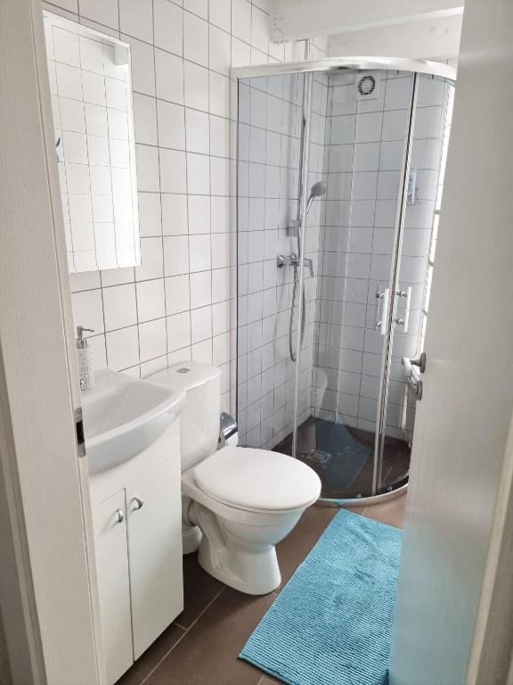 Cozy Rest room 6